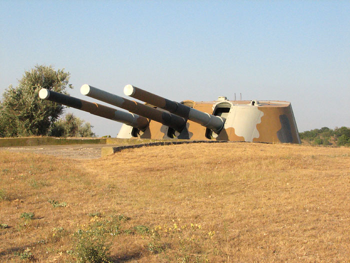 Sevastopol-Battery30-Turret1_2007-05.jpg