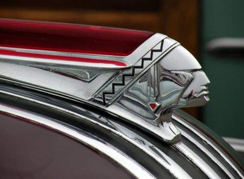 Pontiac_1946_Hood-Ornament.jpg