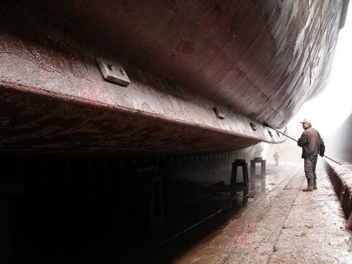 800px-Dry_docking.8.jpg